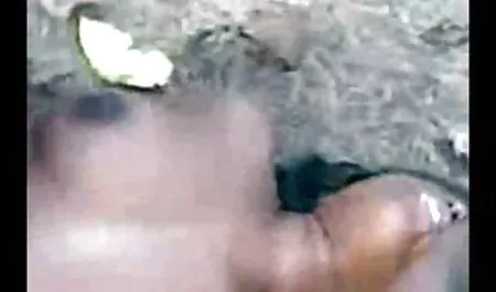 Lesbian jav kakak Remaja menjilati dan mempermainkan di tempat umum